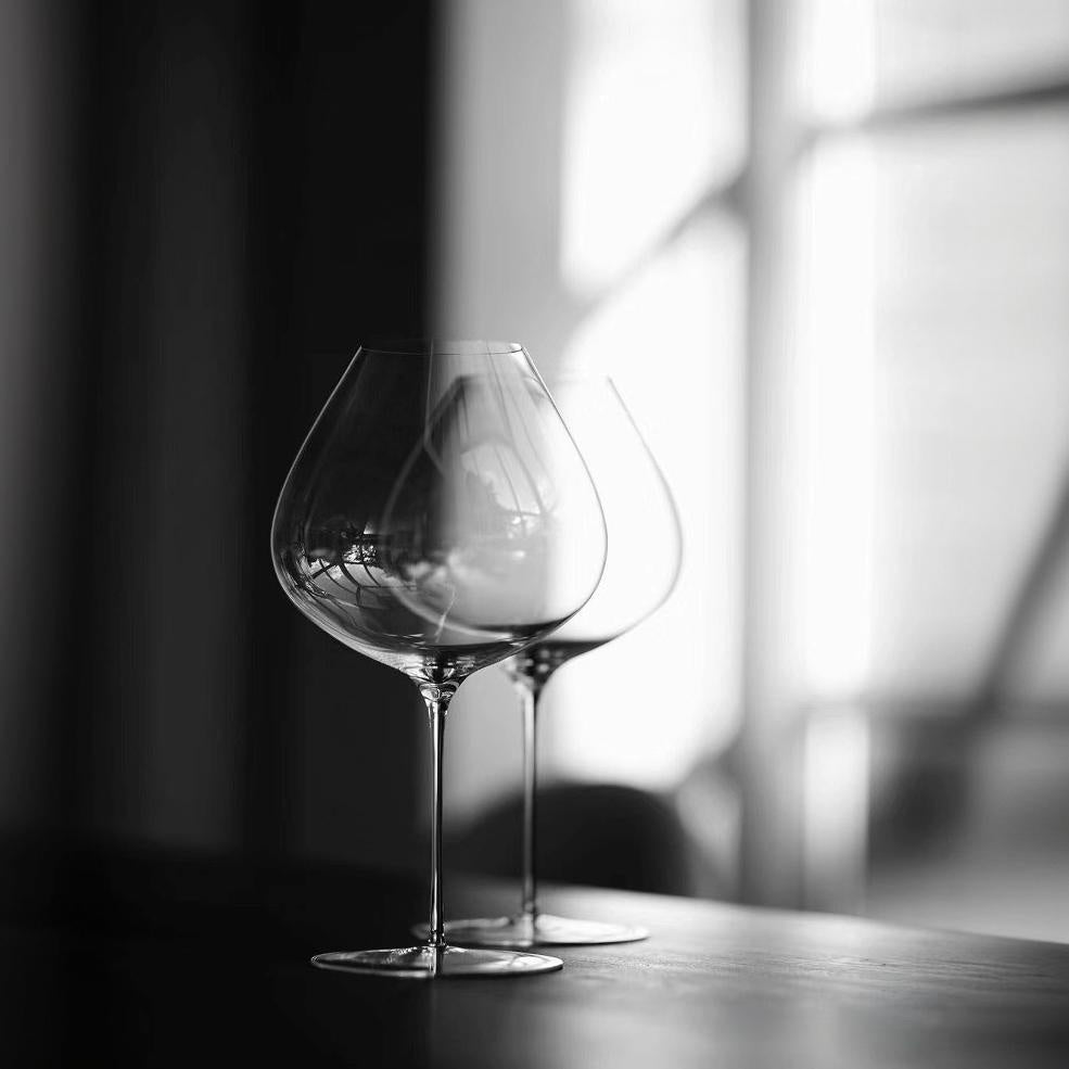 Elevate Your Drinking Experience with Our Elegant Burgundy Style Crystal Drinking Goblet